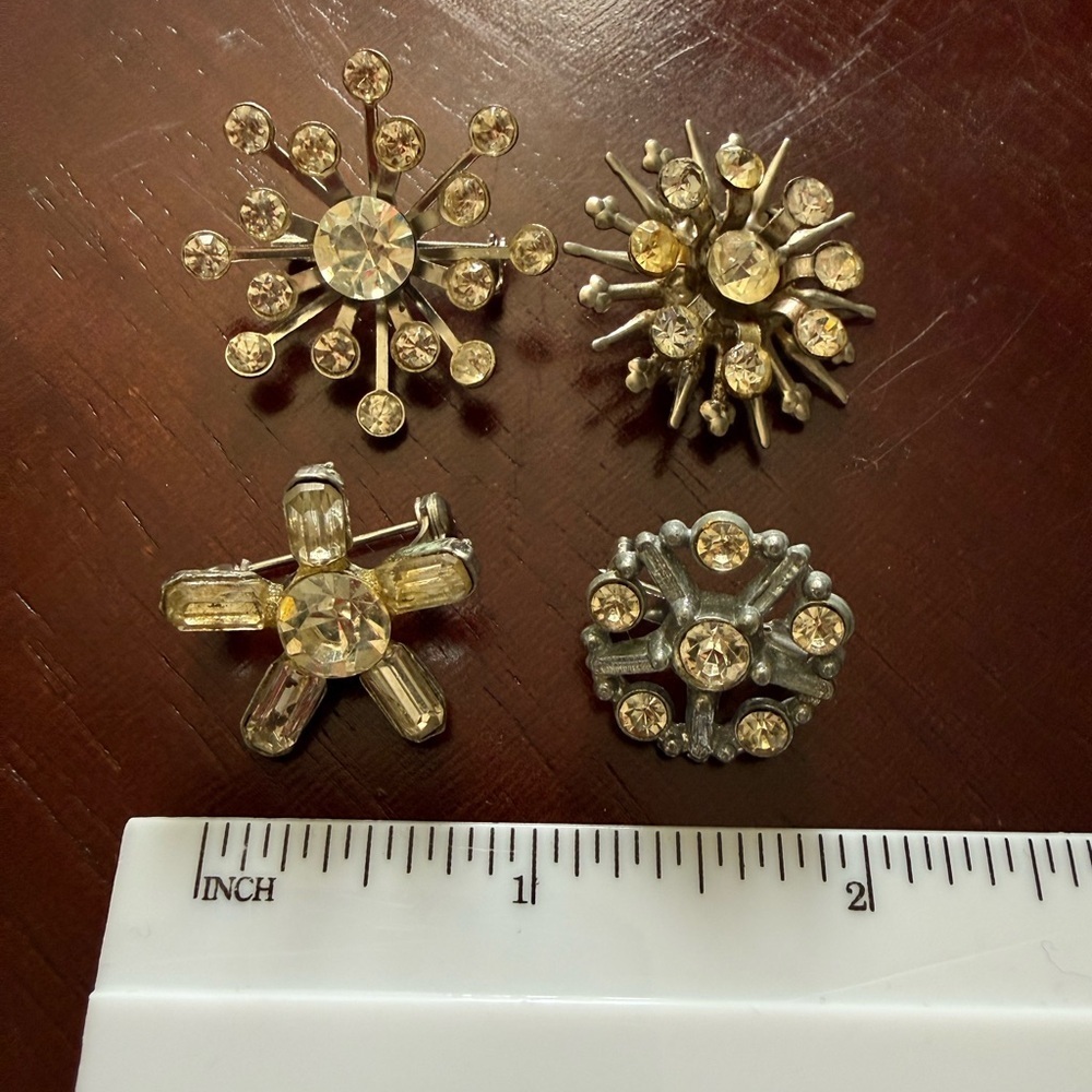 Set of 4 Vintage Brooches - Picture 9 of 9
